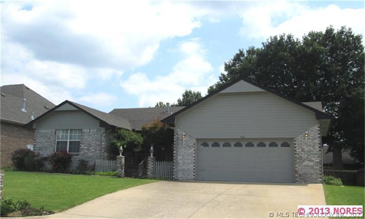 Great landscaped yard