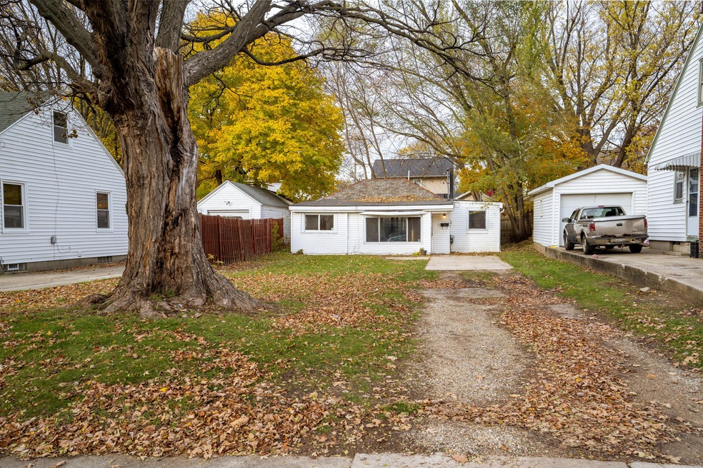 821 Joslin St SE001-Edit
