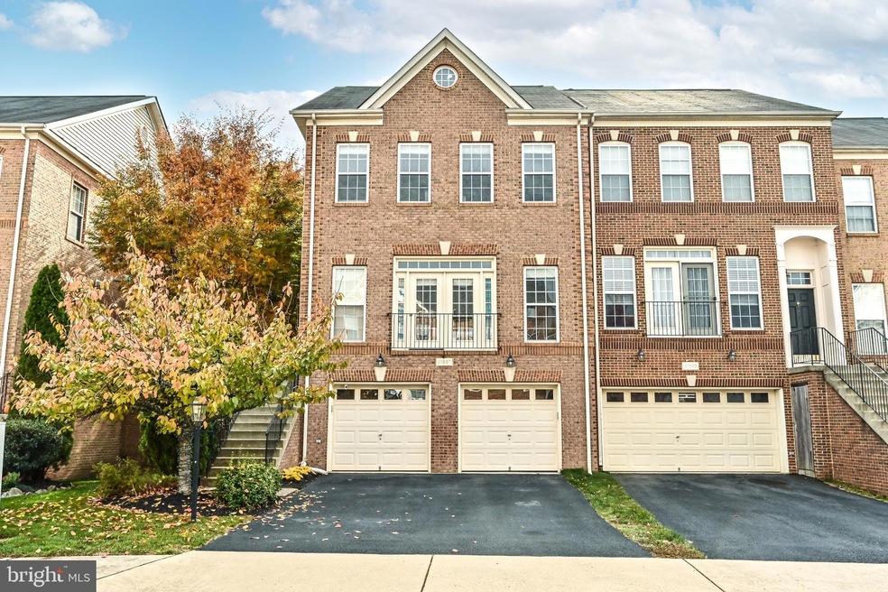 41897 Cinnabar Square, Stone Ridge, VA 20105 - photo 1