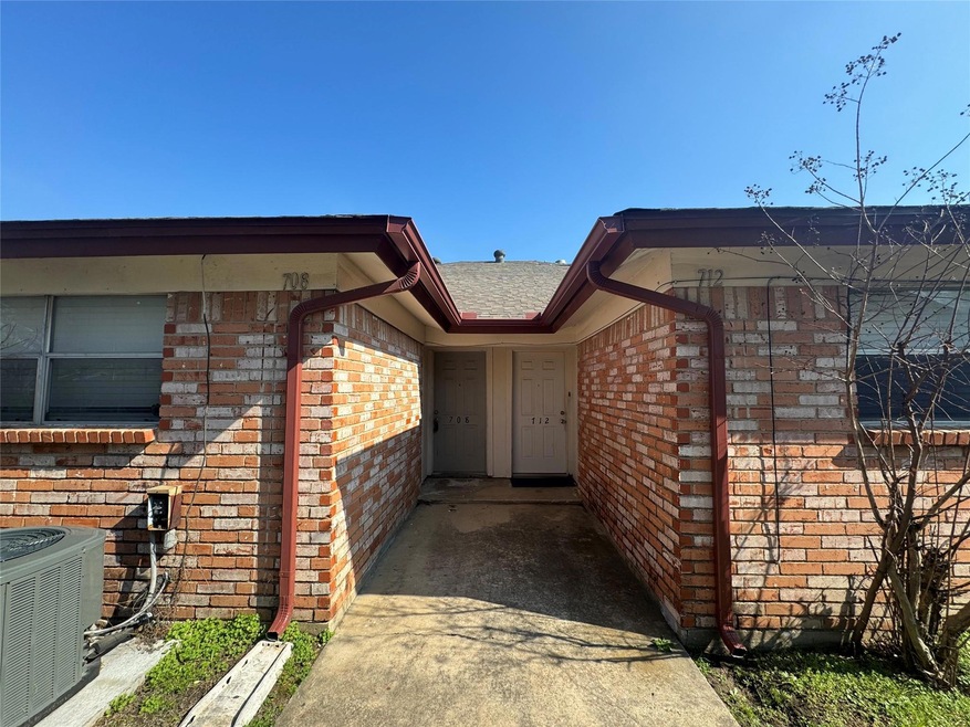 708 E Pecan St, Hurst, TX 76053 - photo 1