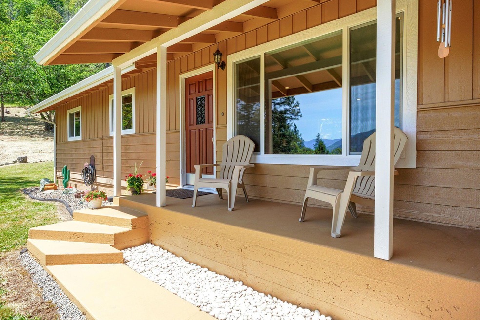 460 Rancho Vista Dr, Grants Pass, OR 97526 - photo 1