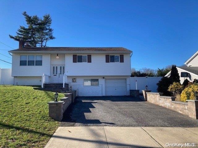 8 Balsam Ln, ComMacK, NY 11725 - photo 1