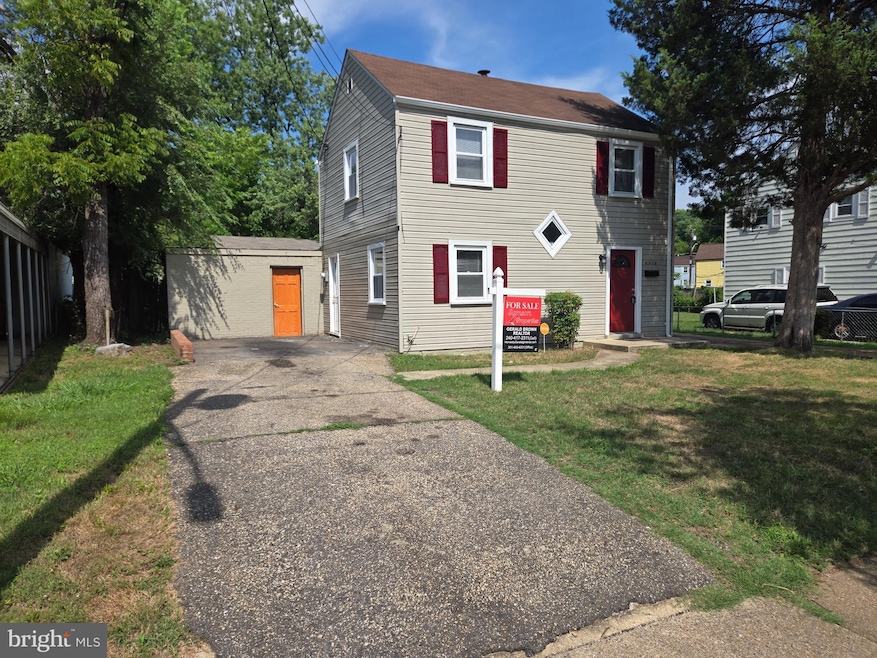 6916 Kent Town Dr, Hyattsville, MD 20785 - photo 1