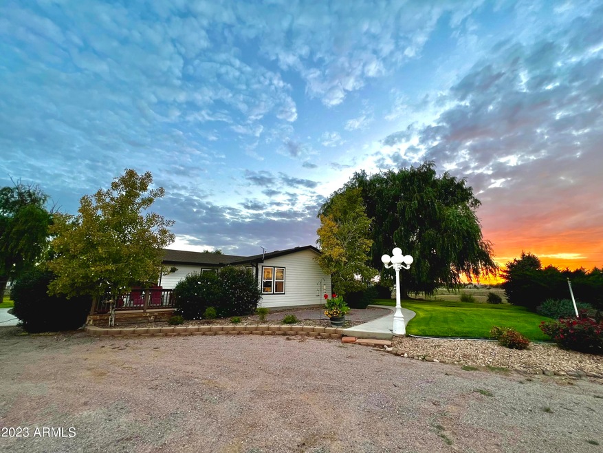 555 W Awesome View Ln, Paulden, AZ 86334 - photo 1