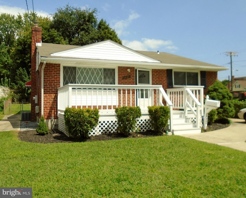 8439 Bay Dr, Pasadena, MD 21122 - photo 1