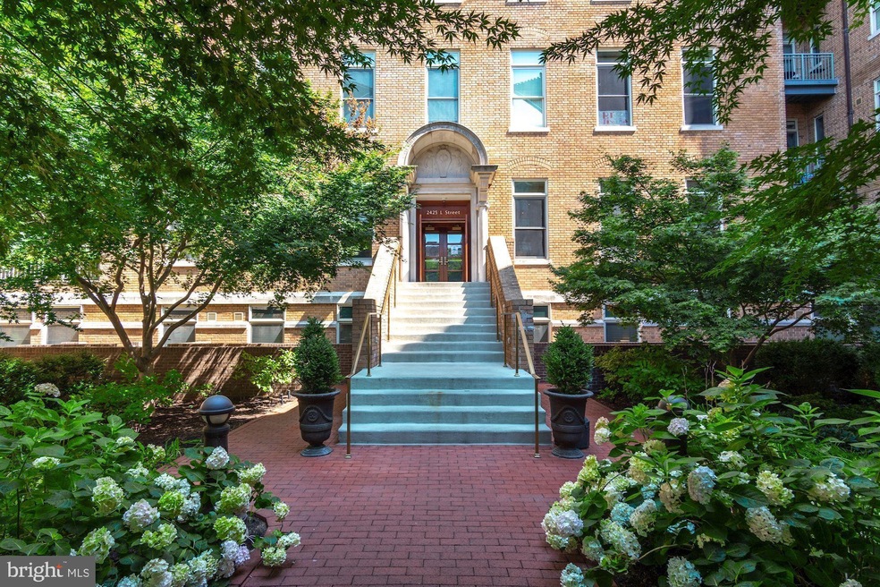 The Columbia Residences unit 942, Washington, DC 20037 - photo 1