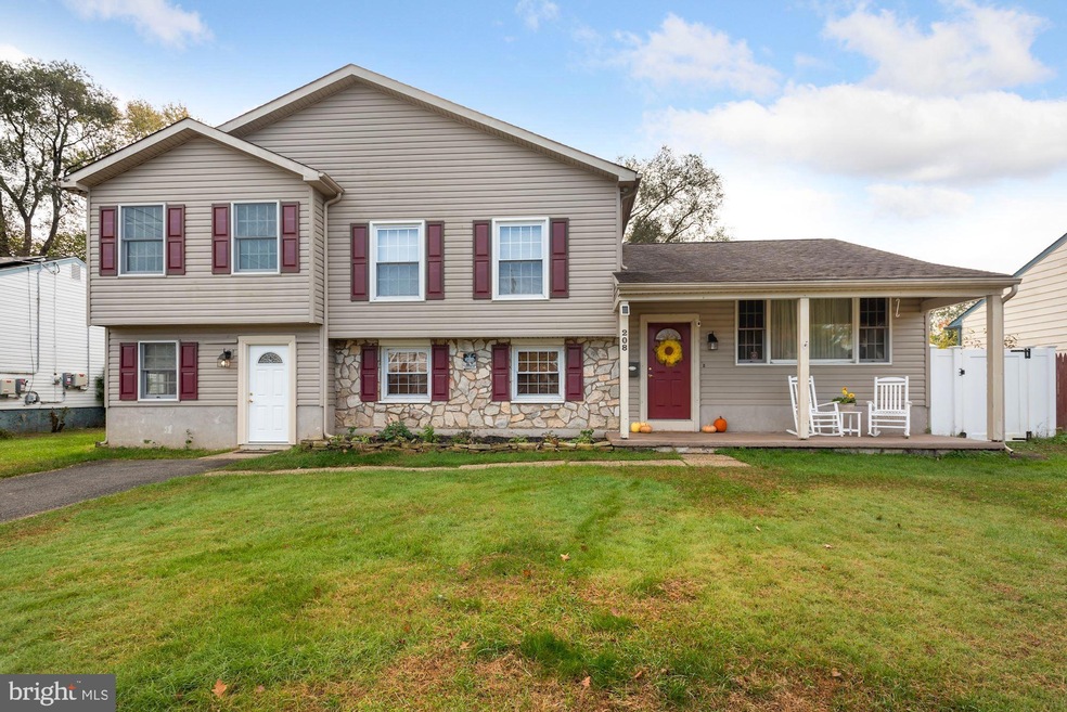 208 E Franklin Ave, Beverly, NJ 08010 - photo 1