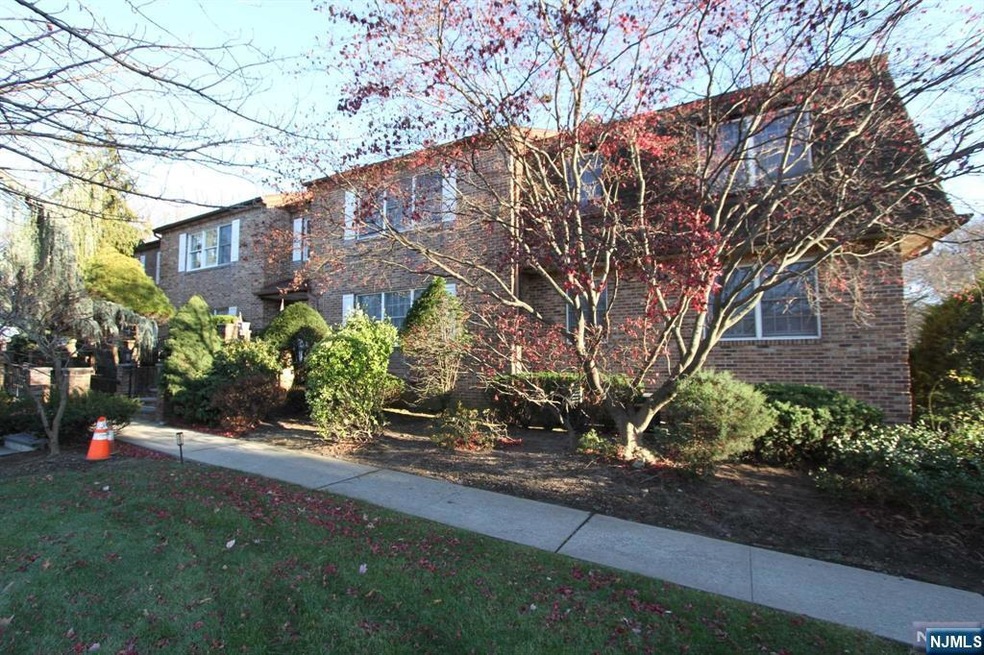 70 Harristown Rd unit 3, Fair Lawn, NJ 07410 - photo 1