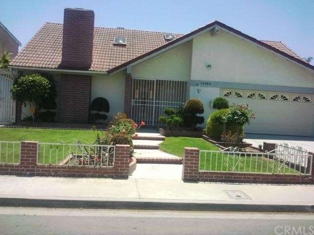 FRONT HOUSE BEAUTFUL LANDSCAPE
