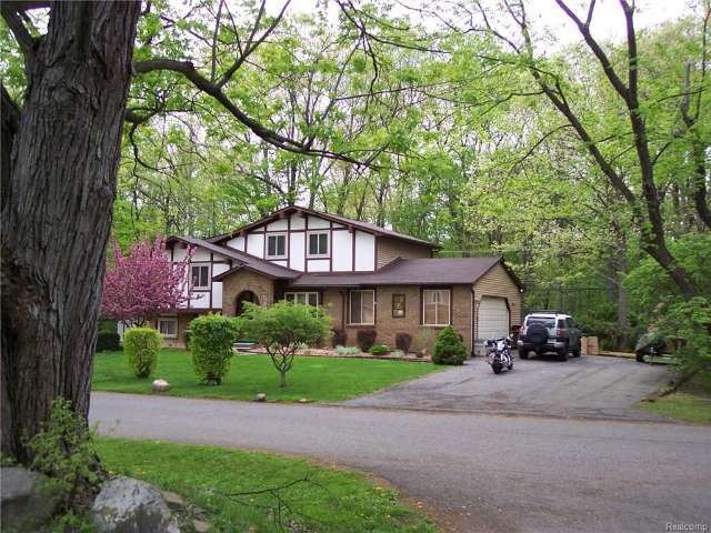 6884 Aeroview St, West Bloomfield, MI 48324 - photo 1