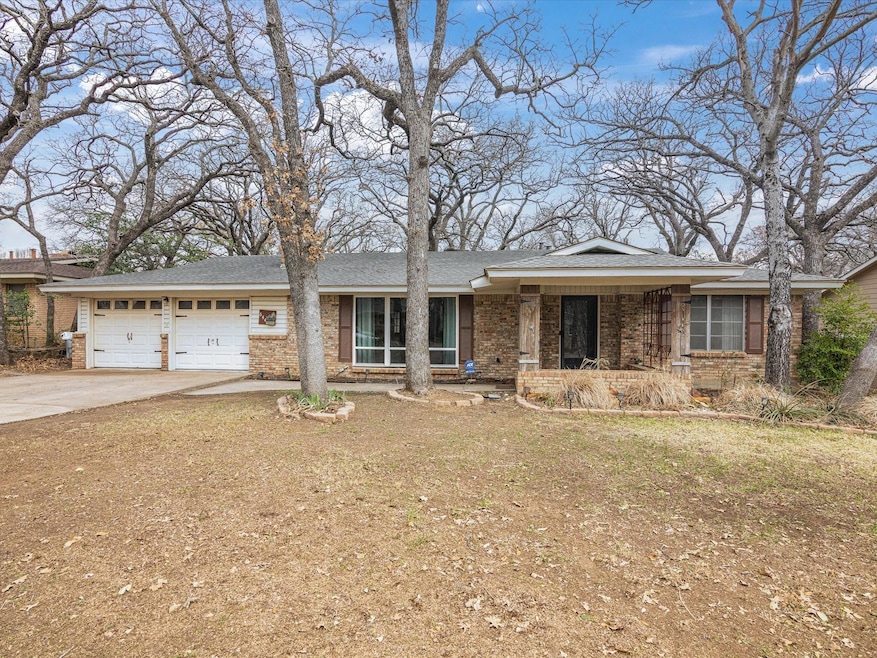 644 Ponderosa Dr, Hurst, TX 76053 - photo 1