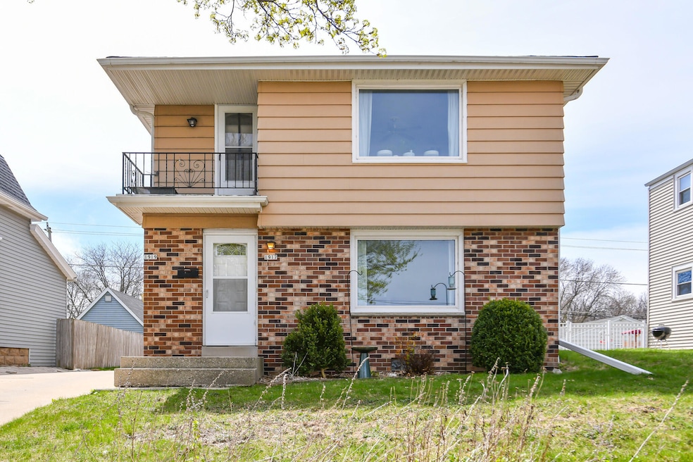 Bay View Duplex Awaits!