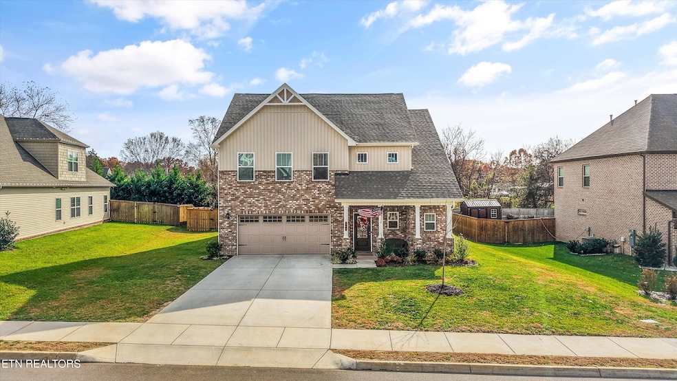 144 E Glenview Dr, Lenoir City, TN 37771 - photo 1