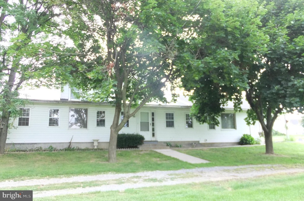 1368 Falcon Ln, Chambersburg, PA 17202 - photo 1