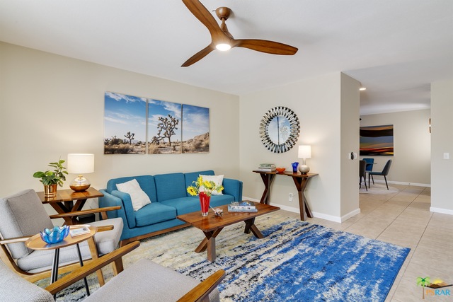Nice floorplan in single level end unit