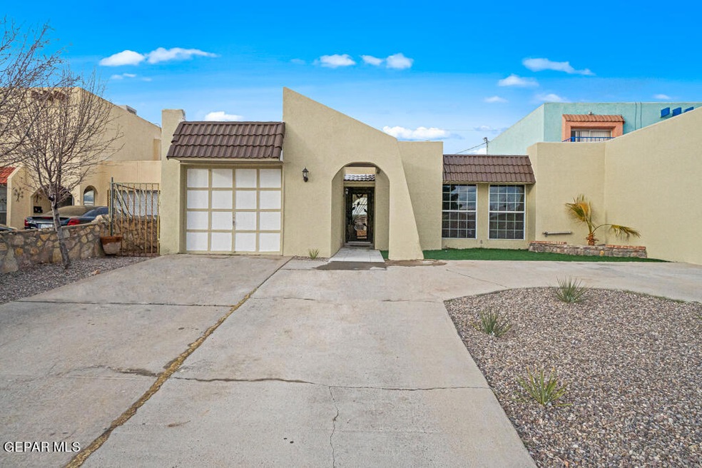 10405 Ashwood Dr unit A, El Paso, TX 79935 - photo 1