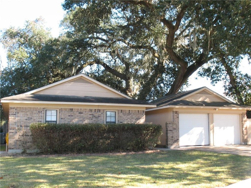 806 N Lake Verret Ct, Slidell, LA 70461 - photo 1