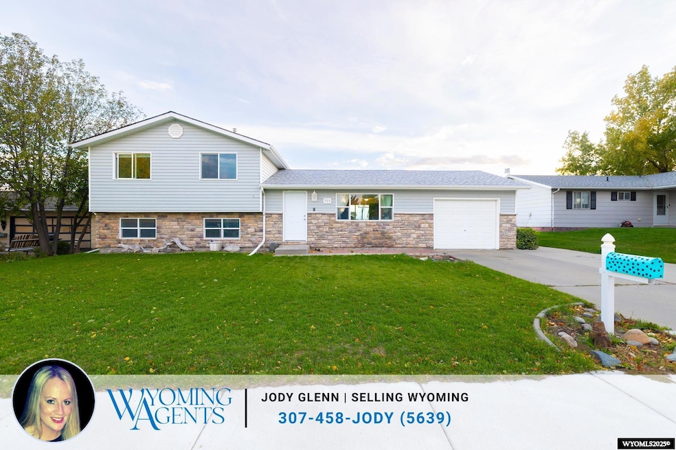 903 Leal St, Douglas, WY 82633 - photo 1
