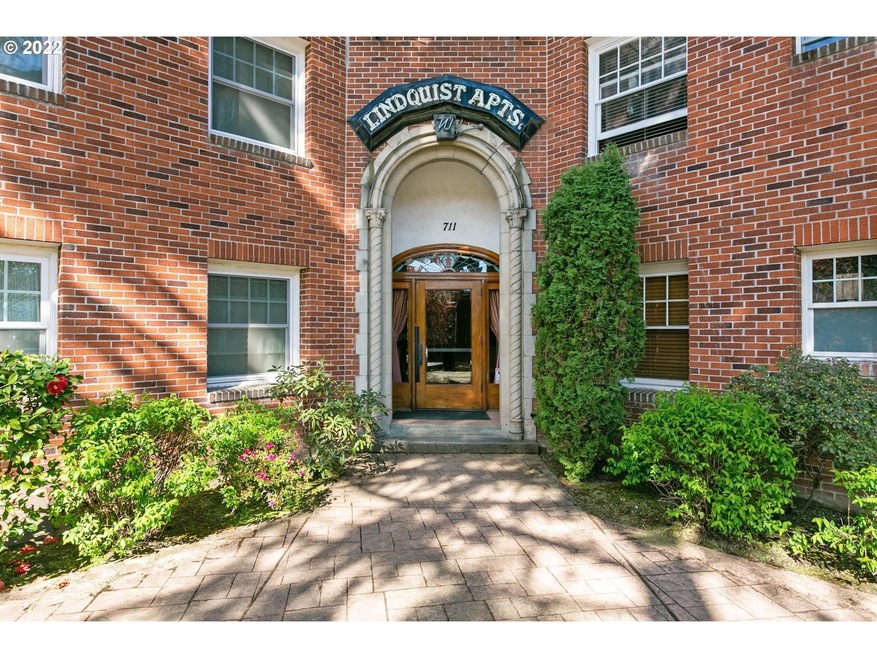 711 NE Randall Ave unit 102, Portland, OR 97232 - photo 1