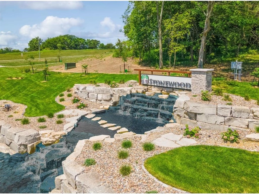 1557 S Stonewood Dr, West Des Moines, IA 50263 - photo 1