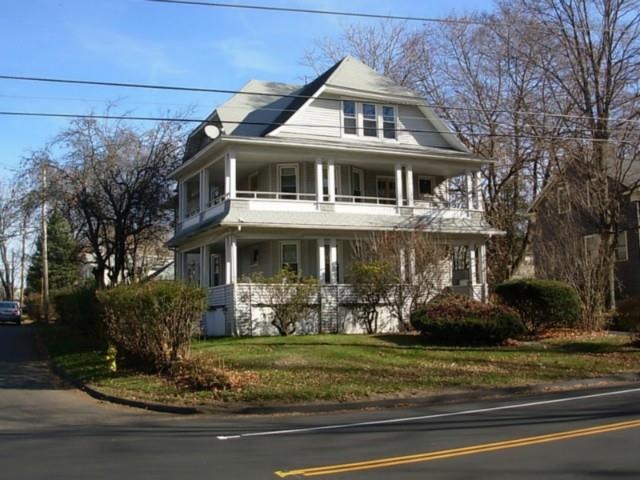 228 Stratfield Rd unit 3rd, Fairfield, CT 06825 - photo 1