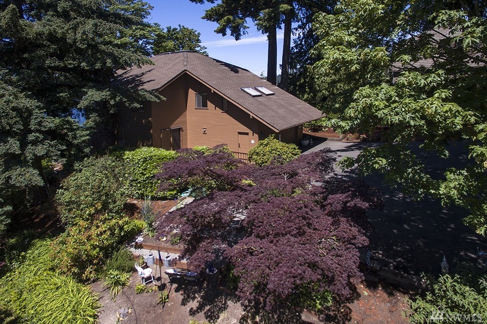 4735 W Mercer Way, Mercer Island, WA 98040 - photo 1
