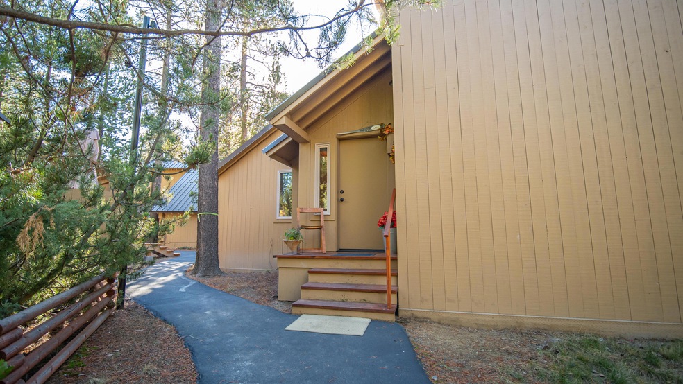 17607 Cluster Cabin Ln unit 35, Sunriver, OR 97707 - photo 1