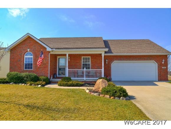 1721 Rosewood Dr, Wapakoneta, OH 45895 - photo 1