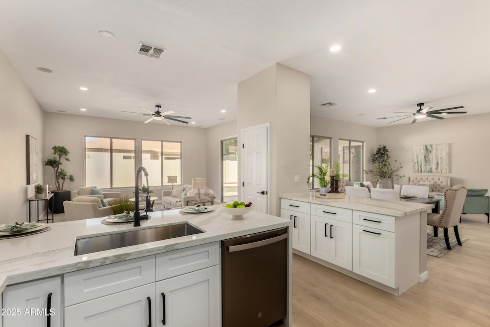 776 W Carob Way, Chandler, AZ 85248 - photo 1