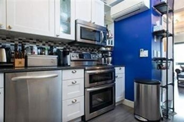 XII Stoneholm unit 618, Boston, MA 02115 - photo 1