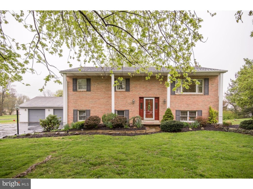 182 Niantic Rd, Barto, PA 19504 - photo 1