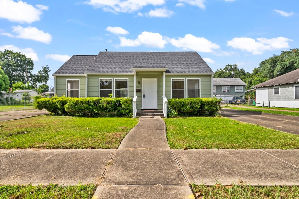 8015 Grafton St, Houston, TX 77017 - photo 1