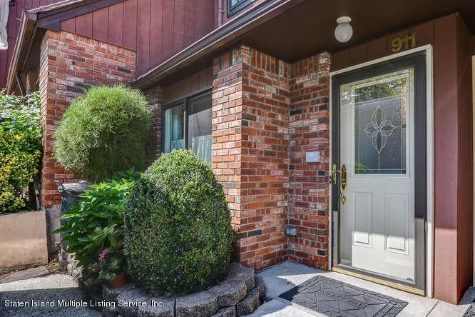 911 W Fingerboard Rd unit 258, Staten Island, NY 10304 - photo 1