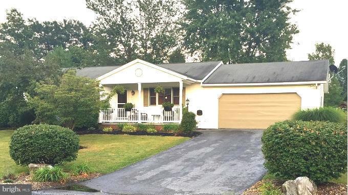 2913 Fillmore Dr, Chambersburg, PA 17201 - photo 1