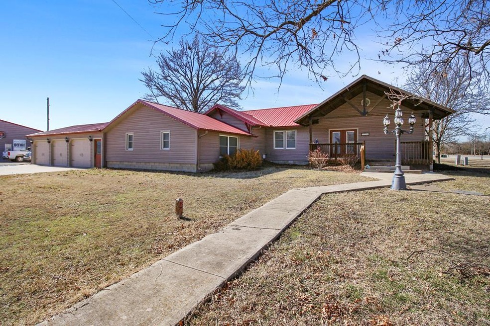 3900 Main St, Parsons, KS 67357 - photo 1