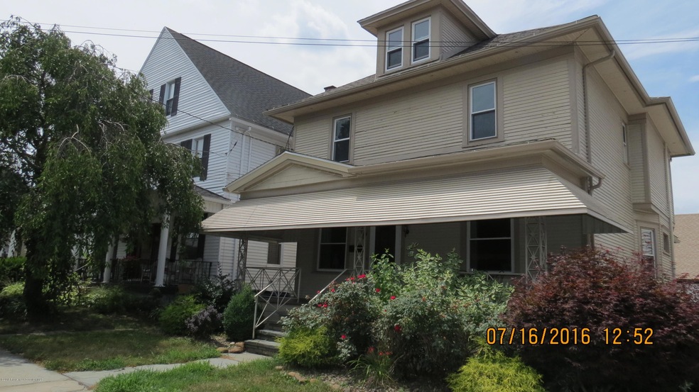 114 S Apple St, Dunmore, PA 18512 - photo 1