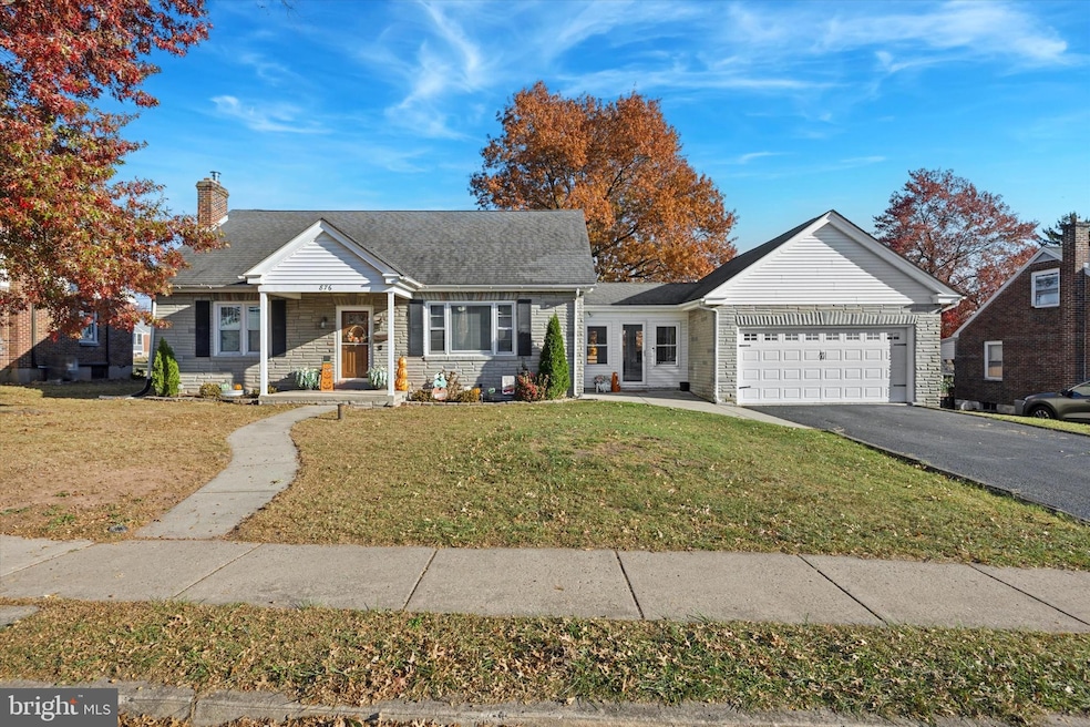 876 N Hanover St, Pottstown, PA 19464 - photo 1