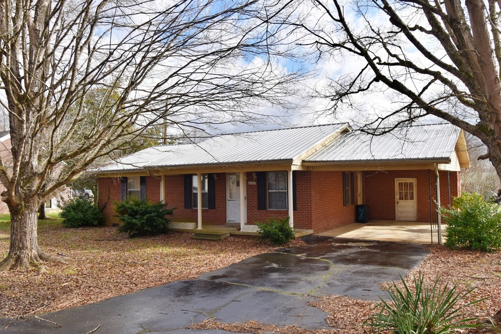 246 Meadow Brook Dr, Linden, TN 37096 - photo 1