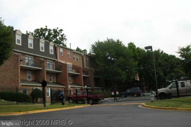 4075 Chesterwood Dr, Silver Spring, MD 20906 - photo 1