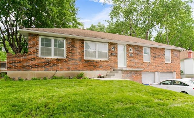 11200 W 50th Terrace, Shawnee, KS 66203 - photo 1