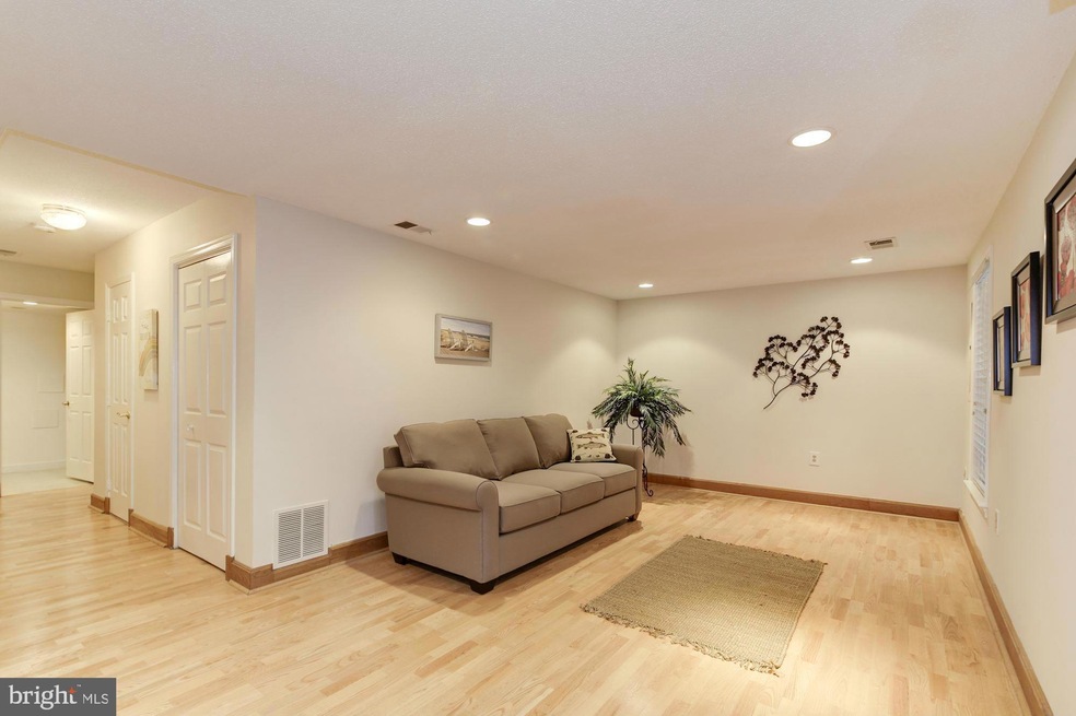 8112 Squirrel Run Rd, Springfield, VA 22152 - photo 1