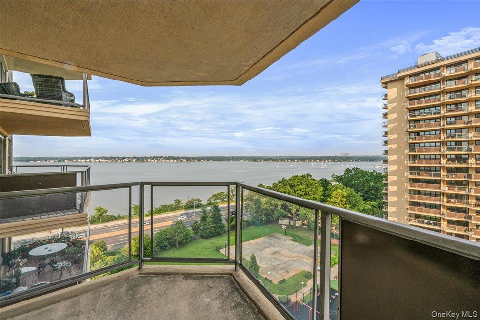 The Americana unit 9L, Flushing, NY 11360 - photo 1