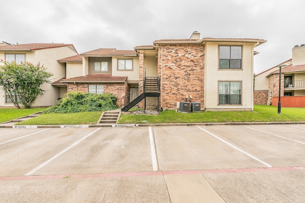 920 Turtle Cove unit 252, Irving, TX 75060 - photo 1