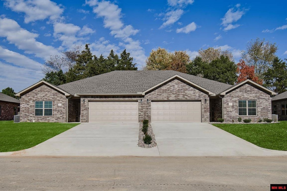 1027 Nottington St, Mountain Home, AR 72653 - photo 1