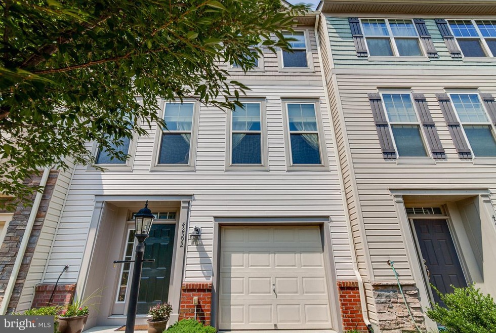 42592 Chisholm Dr, Broadlands, VA 20148 - photo 1