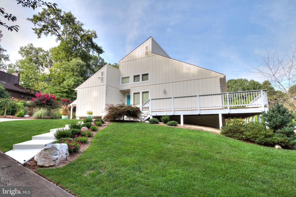 9401 Raintree Rd, Burke, VA 22015 - photo 1