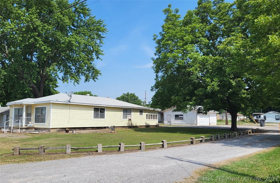 304 E Main St, Chouteau, OK 74337 - photo 1