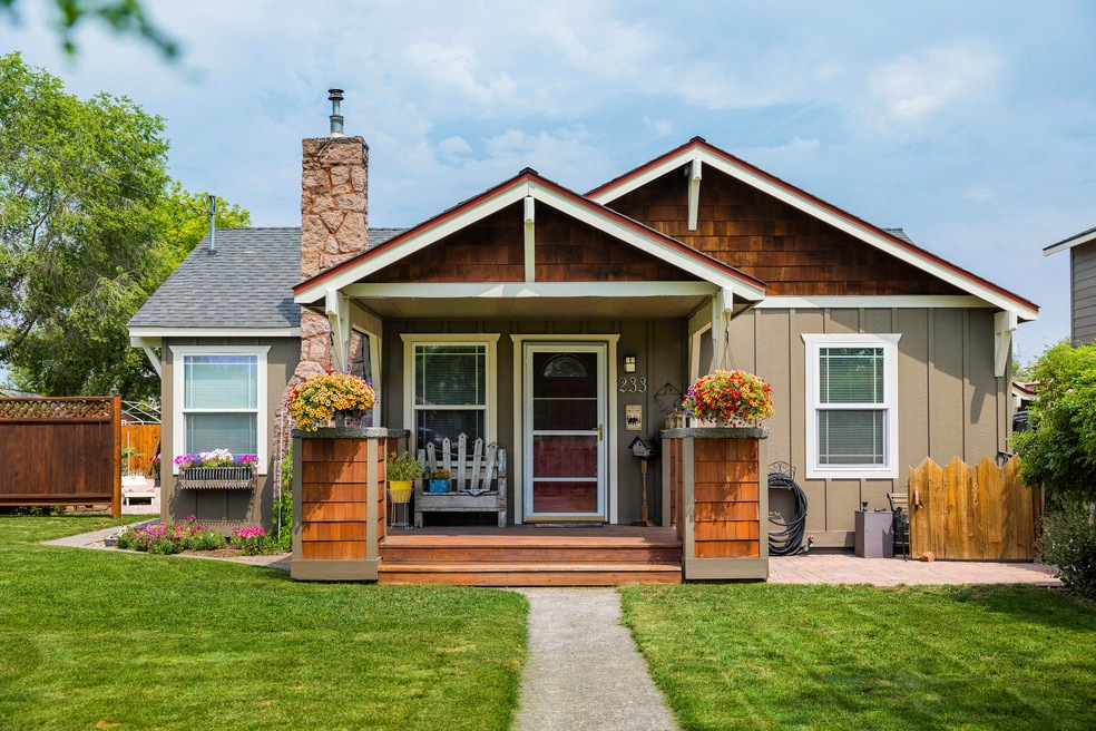 233 NW Cedar Ave (1 of 34)