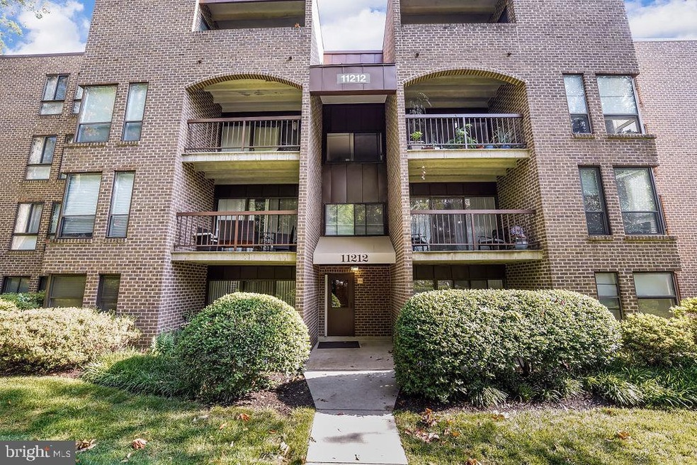 11212 Chestnut Grove Square unit 7, Reston, VA 20190 - photo 1