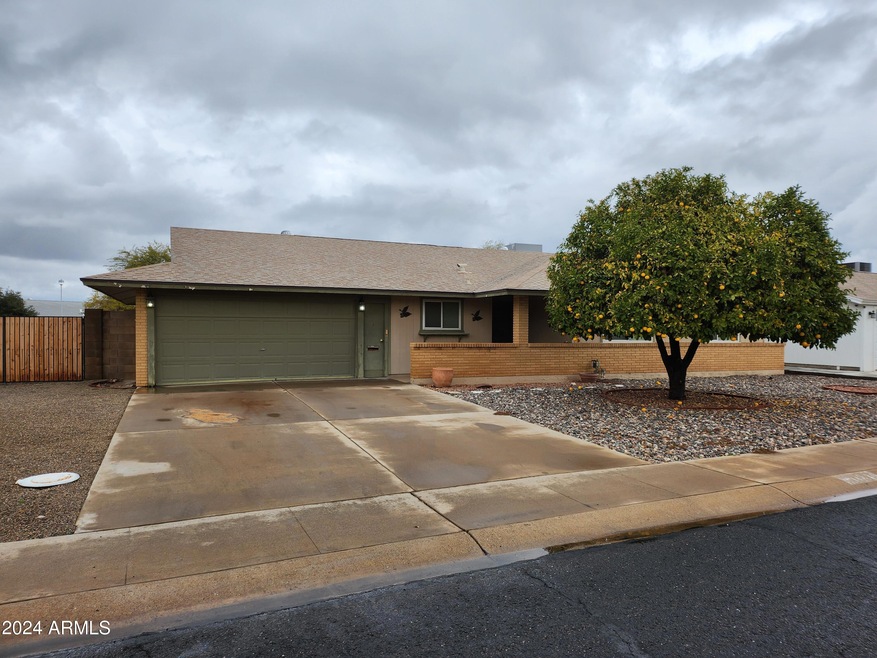 10214 W Cinnebar Ave, Sun City, AZ 85351 - photo 1